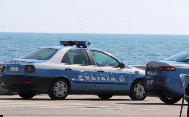  Fidanzato geloso picchia la ragazza di 17 anni 