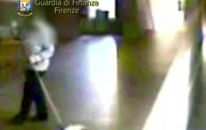 Giudizio immediato per la finta cieca che faceva la bidella