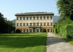 La famiglia reale e gli Agnelli invitati alle nozze 
