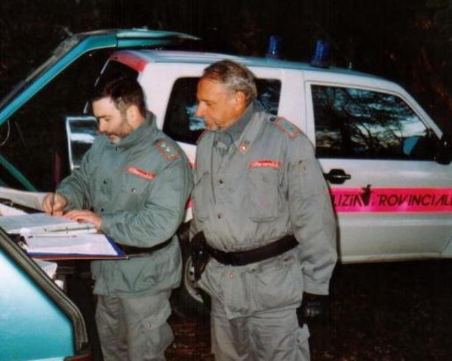 Semina il panico con un furgone nelle strade della Piana 