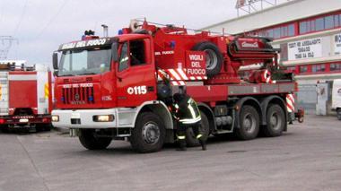 Incendio all’edicola, pompieri arrivati in 5 minuti