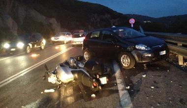 Schianto sul Romito, auto contro moto: traffico in tilt 