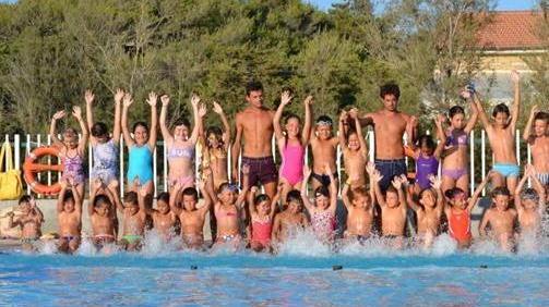 Magico nuoto, l’idea di successo di due bagnini