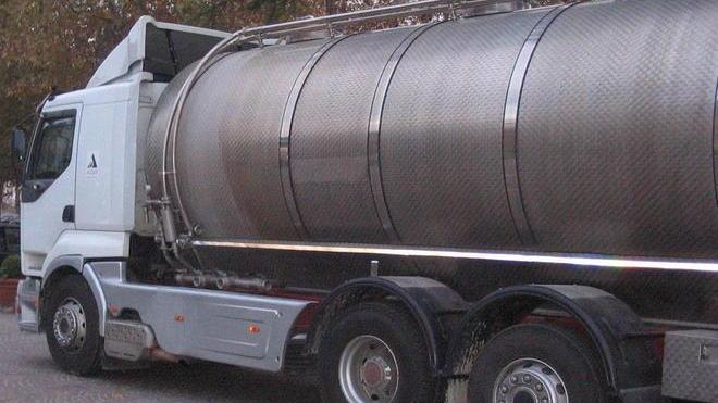 Dadà infuriato: Gaia dia acqua a Caniparola