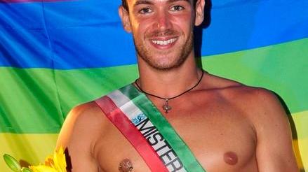 La fascia di Mister Gay a un papà di 24 anni