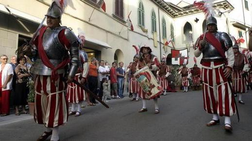 Giocatori e figuranti scaldano i motori: a Cerreto è febbre da Palio