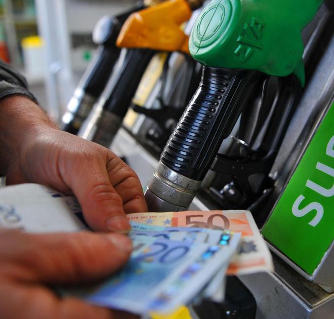 Caro benzina, alla Esso i prezzi più bassi 