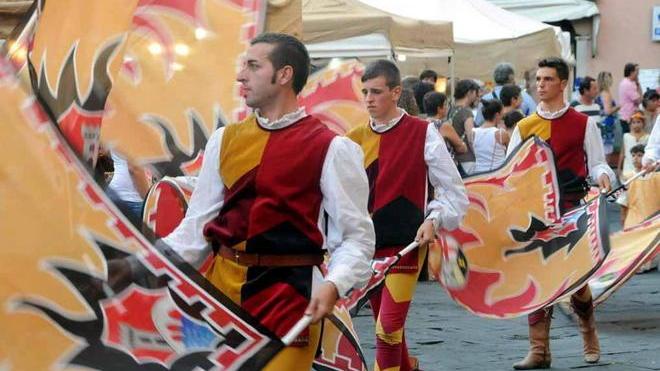 E alla sera arriva l’imperatore Federico II