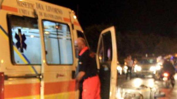 Calci e pugni all’ex fidanzata Poi picchia anche l’agente