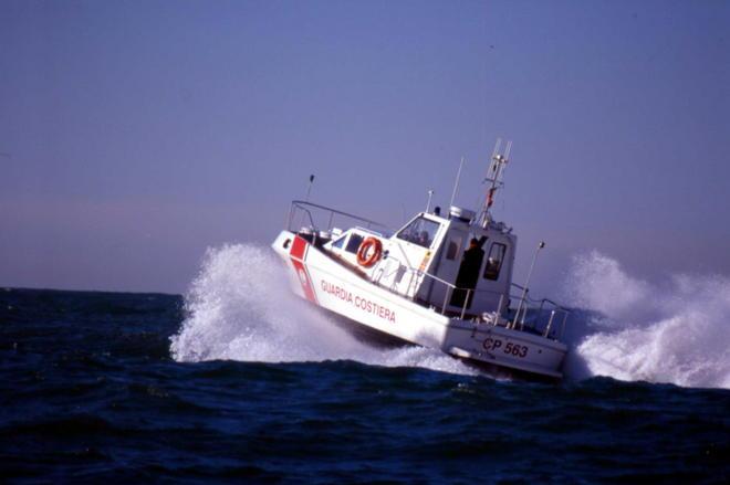 Dispersi in mare, ricerche riprese e interrotte: si pensa al falso allarme 