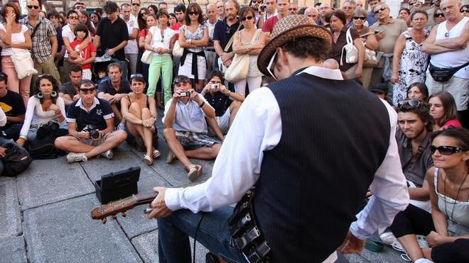 Piccolo festival degli artisti di strada oggi a Fauglia
