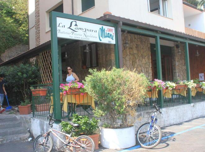 La pizza arriva in ritardo, scoppia la rissa 