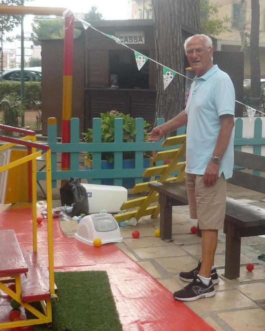 Vandali di notte al parco giochi 