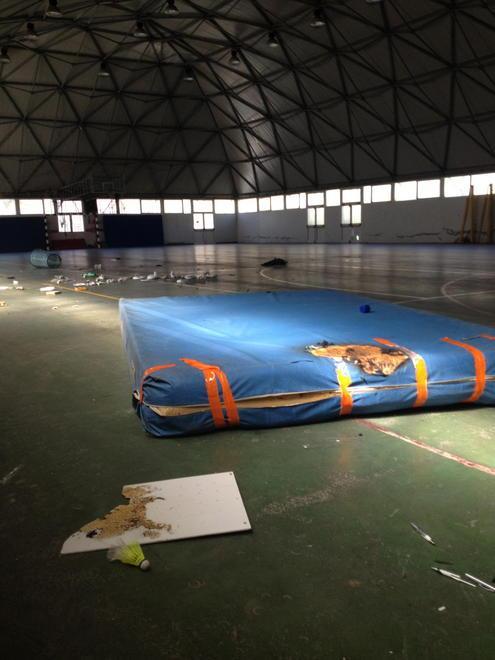 Vandali al liceo Cecioni, devastata la palestra 
