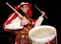 Giocatori e figuranti scaldano i motori: è già febbre da Palio 