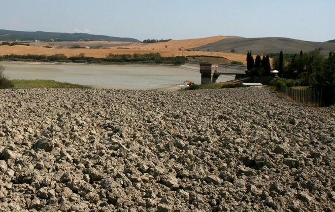 Un dissalatore da 20 milioni di metri cubi Lo chiede Rifondazione, che sul lago di S. Luce attacca Solvay, Lipu e Pd: «Troppa ipocrisia»