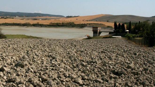 Un dissalatore da 20 milioni di metri cubi Lo chiede Rifondazione, che sul lago di S. Luce attacca Solvay, Lipu e Pd: «Troppa ipocrisia»