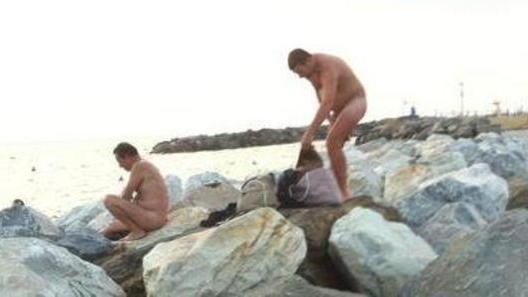 Denunciati i quattro nudisti E on-line scoppia la polemica