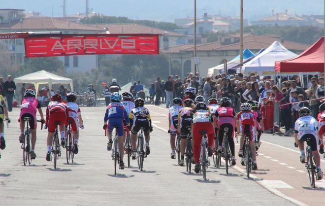 Forte temporale in Versilia Niente corsa per i più piccoli
