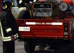 Cade un albero in mezzo alla Senese pompieri al lavoro 
