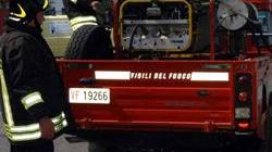 Cade un albero in mezzo alla Senese pompieri al lavoro