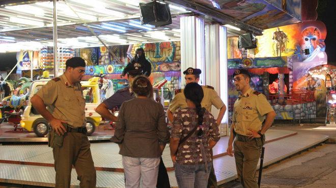Donna derubata della borsa nel parcheggio del Luna Park