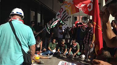 Alcoa, protesta davanti alla Regione e alla sede Enel 