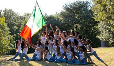 Miss Italia, le ragazze straniere rendono omaggio al tricolore 