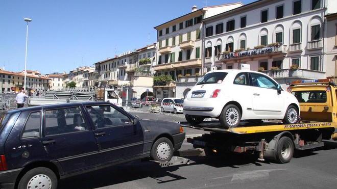 Carroattrezzi e divieti proteste al Mercatale