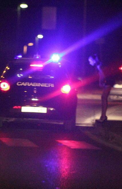 Multe a 17 lucciole e due clienti 