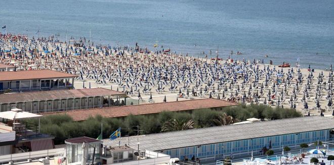 Monti offre le spiagge ai colossi della finanza 