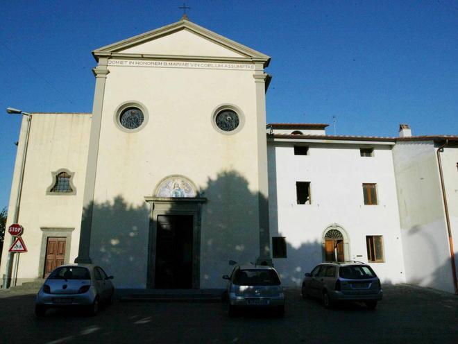 Prete aggredito in canonica rapinato da tre giovani armati 