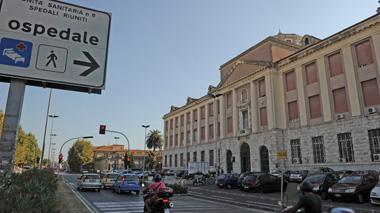 Dimesso dall’ospedale poi muore: sei indagati