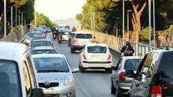 Scontro tra bus e motocarro, traffico in tilt