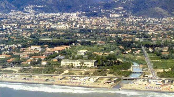 Monti offre le spiagge ai colossi della finanza