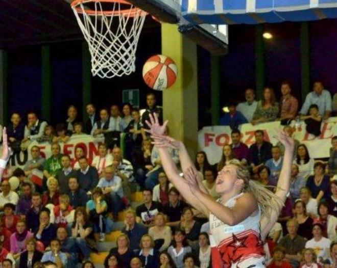 Basket Le Mura ingaggia la play Dotto e conferma Marie Ruzickova 