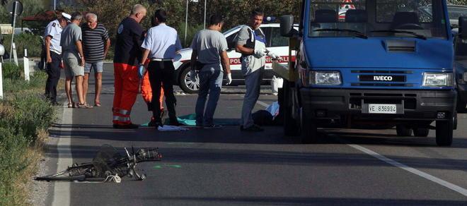 Auto investe una bici a Fucecchio: muore un’anziana 
