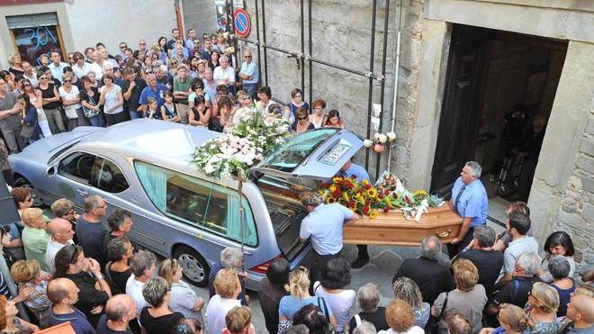 Straziante addio all’infermiera