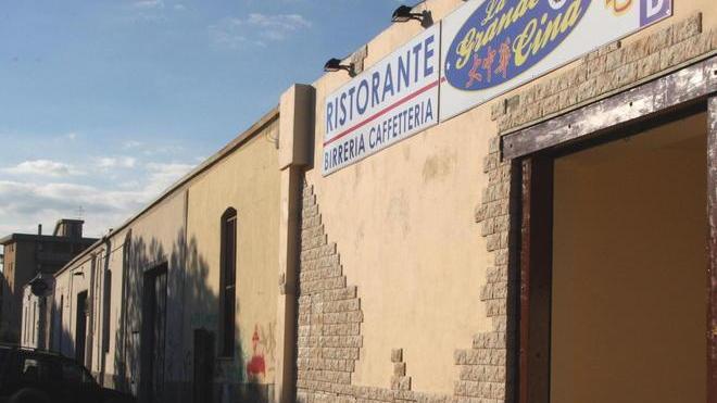 Guerra tra locali cinesi a suon di martellate