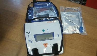 Anziana salvata in spiaggia grazie al defibrillatore 