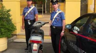 Arrestati due scippatori in scooter dopo un colpo a Focette