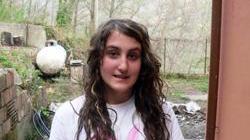 Fiori bianchi e lacrime per l’addio a Tania