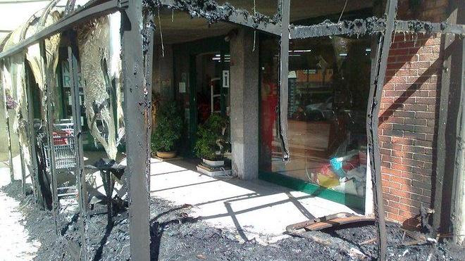 Notte di fuoco, attentato contro negozio di cinesi 