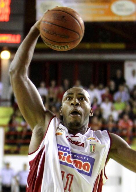 Basket, Giorgio Tesi dilaga e convince nel gioco 