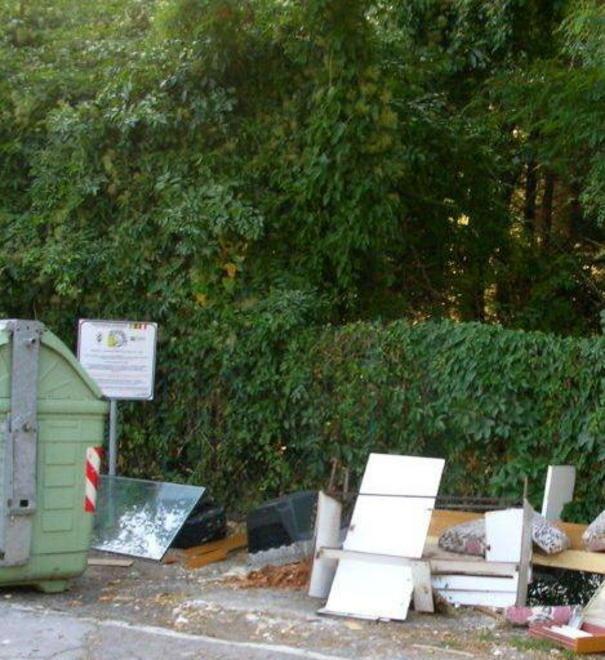 Ingombranti, ancora proteste «Il problema è ovunque»