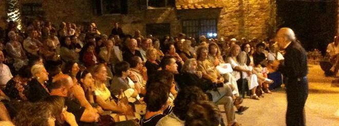 In tanti all’incontro con don Gallo
