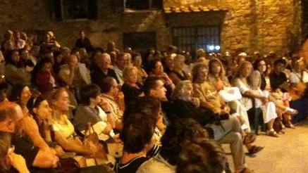 In tanti all’incontro con don Gallo