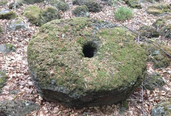 Ritrovata una decina di macine La scoperta degli archeologi 