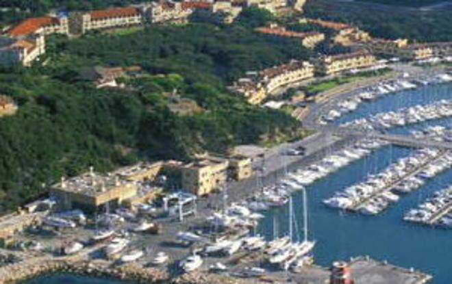 Spacca il naso a una turista 