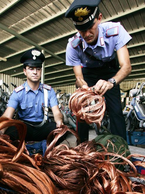 Carabiniere salva la vita al ladro e lo arresta 